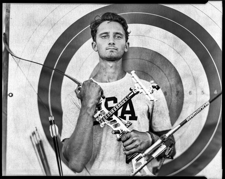 Infine nella sezione Stories, dedicata alle singole persone, ecco le immagini dell&#39;arciere olimpico Usa, Zach Garrett, ritratto al centro di allenamento di Chula Vista, in California